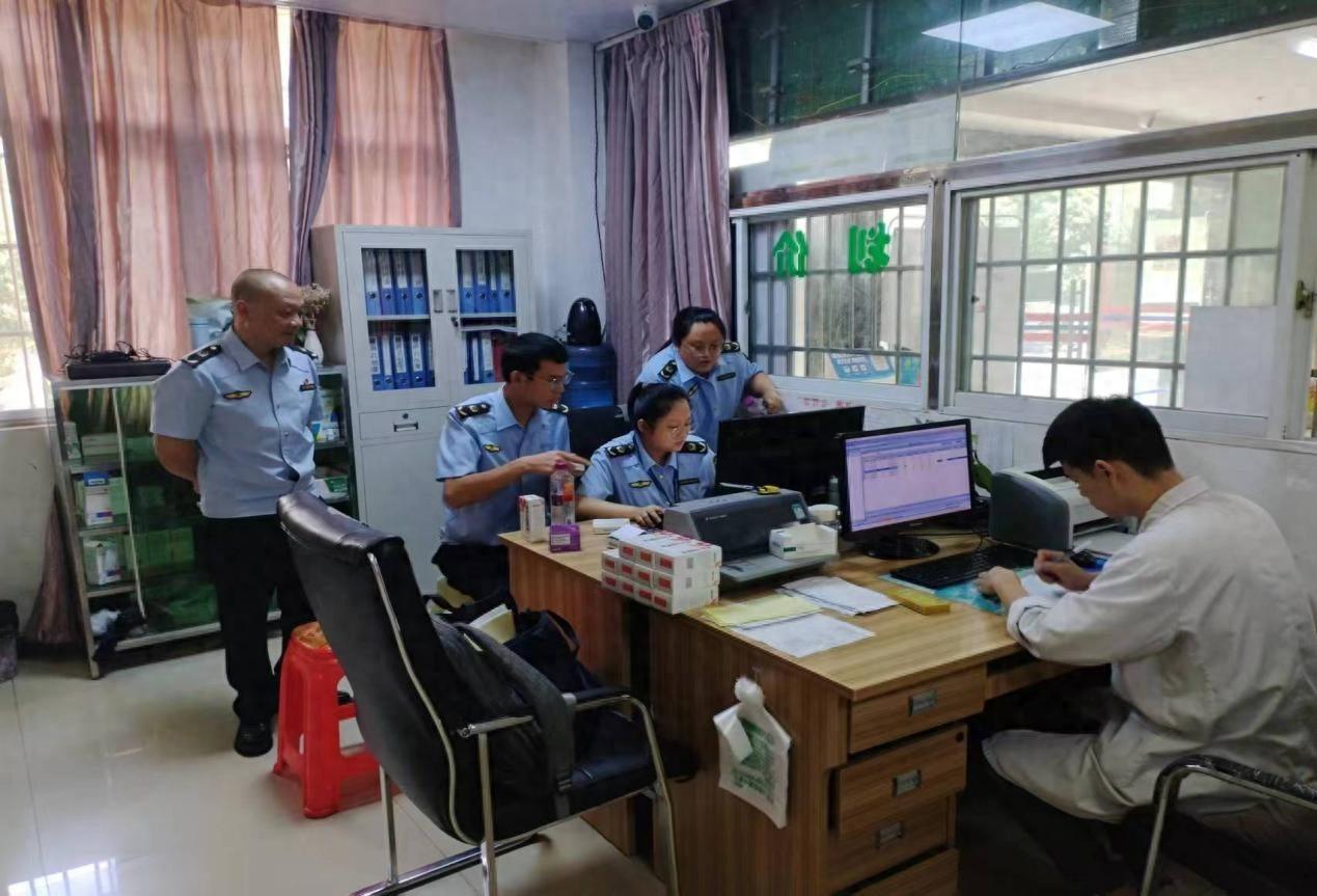 六枝特区市场监督管理局开展互查互促检查，提升基层分局药品执法监管能力