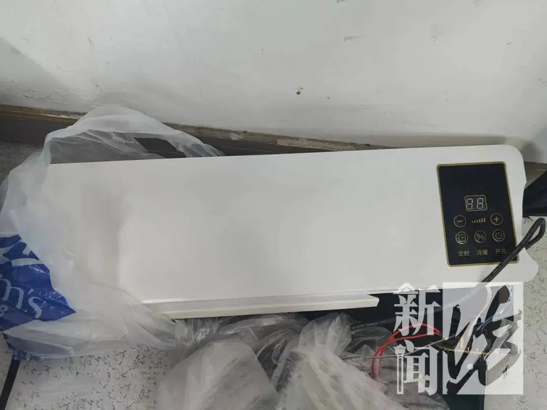午睡被吵醒，男子竟将空调扇从窗口抛出，还砸中楼下汽车  第2张
