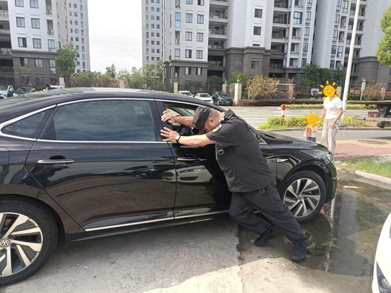 突发！汽车罢工停路中，新仓镇民声一键办队员暖心相助  第1张