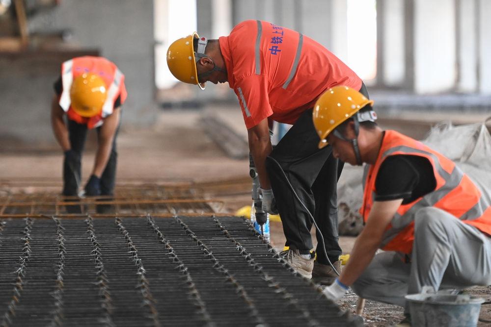 金义东市域轨道交通工程后宅停车场项目盖体结构顺利封顶  第2张