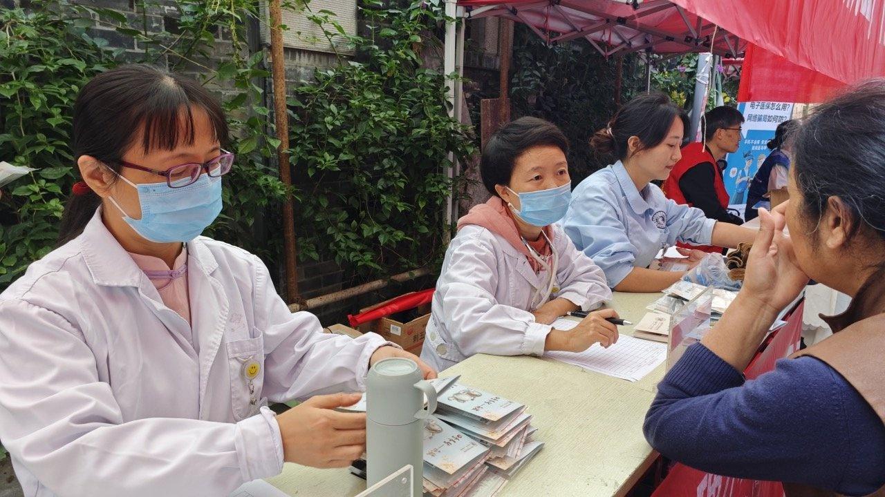 20 项贴心服务！成都这个公益集市活动太火爆了  第1张