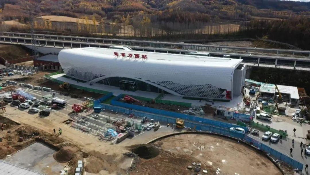 亚洲冬季运动会即将开幕，亚布力镇全力打造交通网络，助力冰雪旅游经济腾飞  第2张