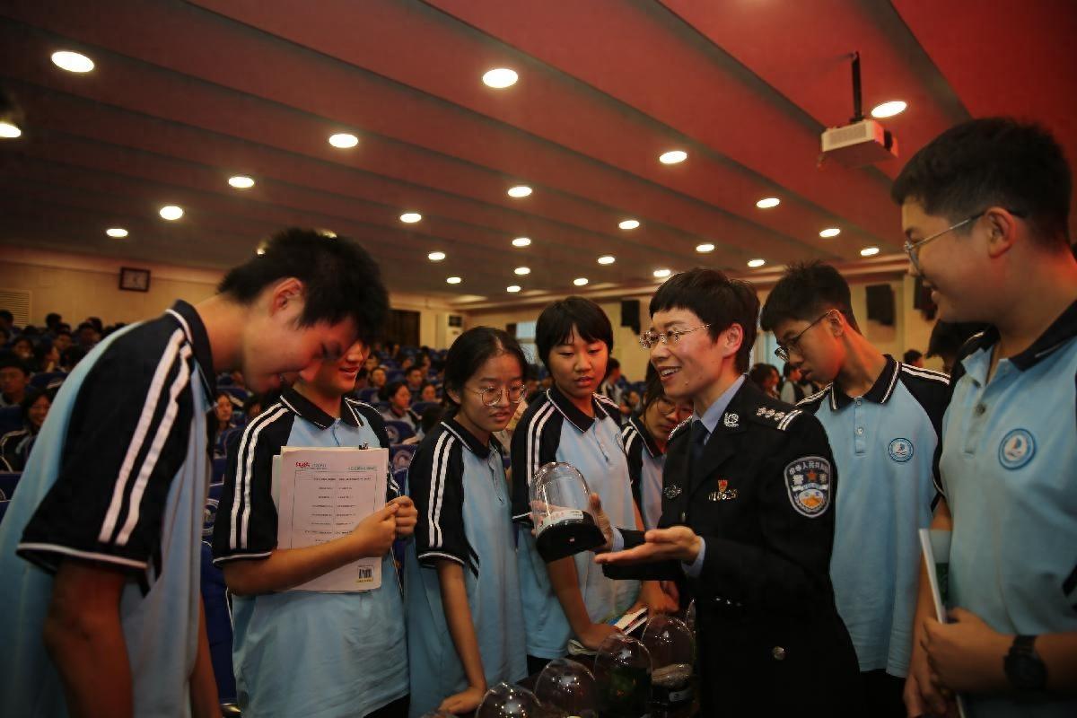 民警请学生喝有奇效的下午茶？背后原因令人深思  第1张