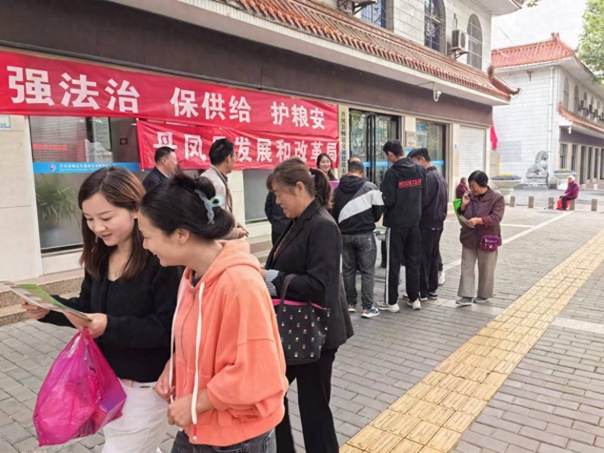 丹凤县多部门联动，开展丰富多彩的世界粮食日宣传活动  第1张