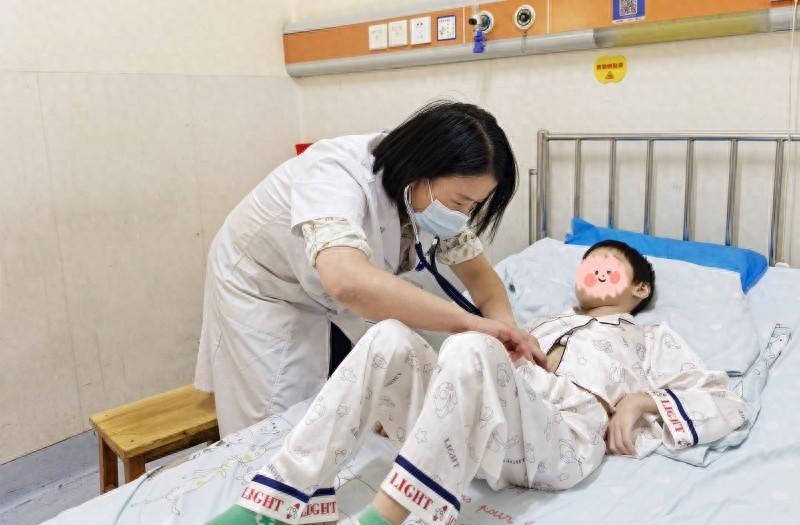 8 岁男孩多次消化道大出血，熊猫血身份让病情雪上加霜，他能活下来吗？  第1张