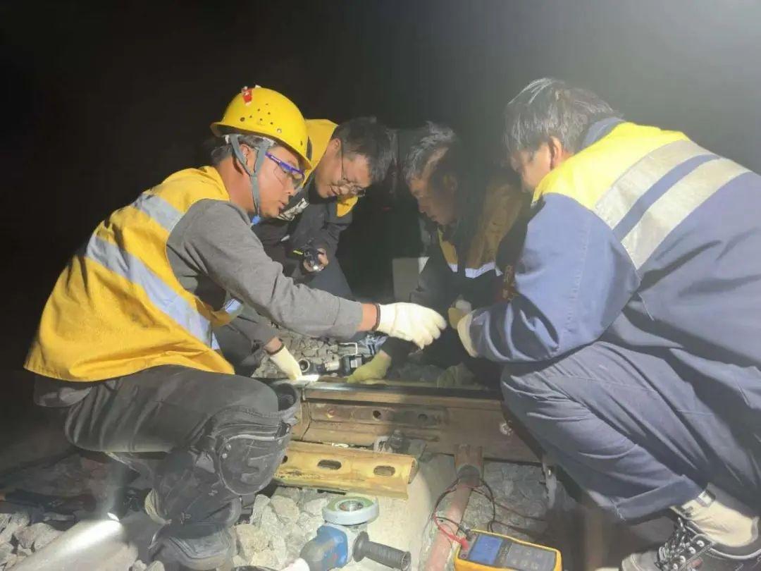 平均年龄 26 岁的铁路卫士，守护格库铁路的青春力量  第2张