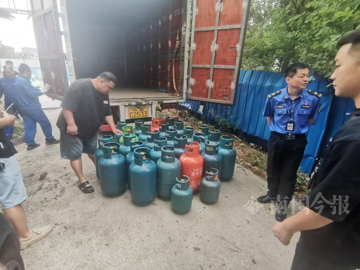 柳州一出租屋竟藏 27 瓶黑气！当事人属再犯，已被警方立案调查  第2张