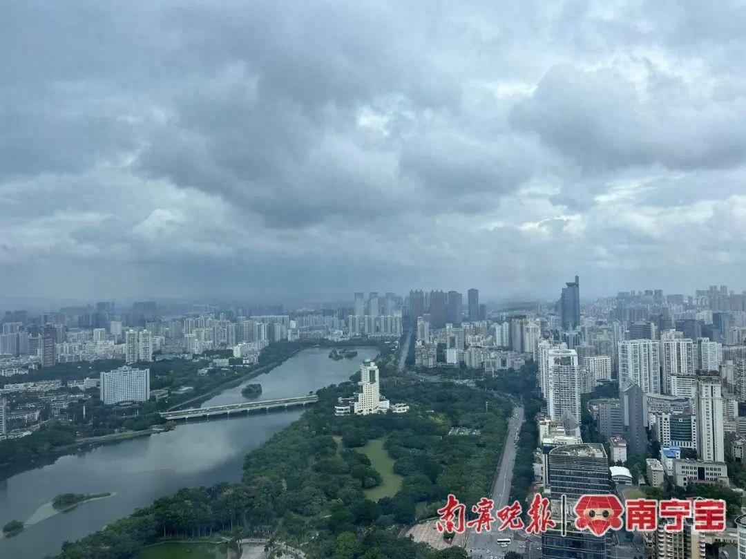 10 月 18 日广西迎弱冷空气，22 日至 23 日将再迎强冷空气，降温降雨天气来袭  第1张