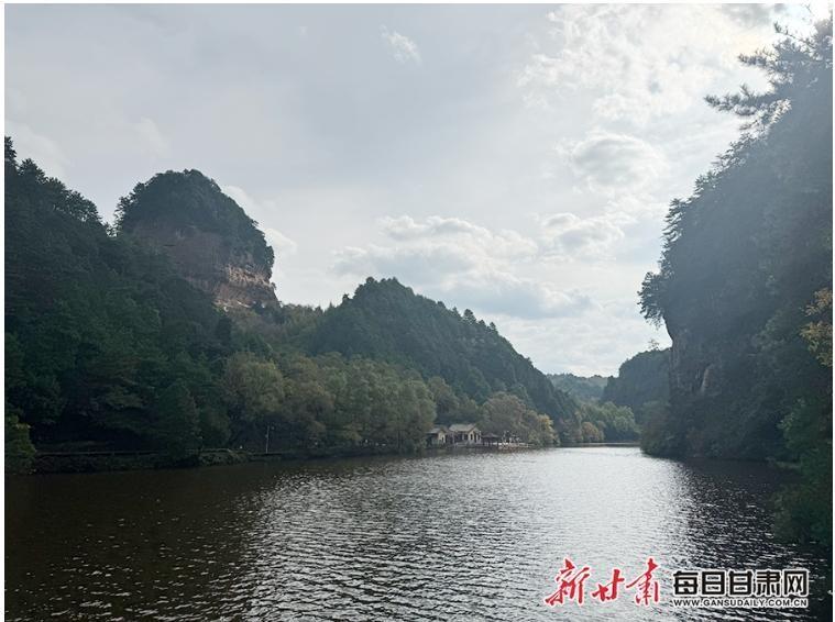 1600 多年前文人墨客在此得道成仙，如今仙人崖石窟美如仙境  第4张