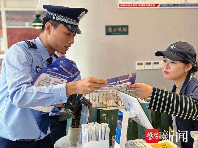 浦口火车站街区正式开街，首日吸引 2 万余名游客打卡，你去了吗？  第2张