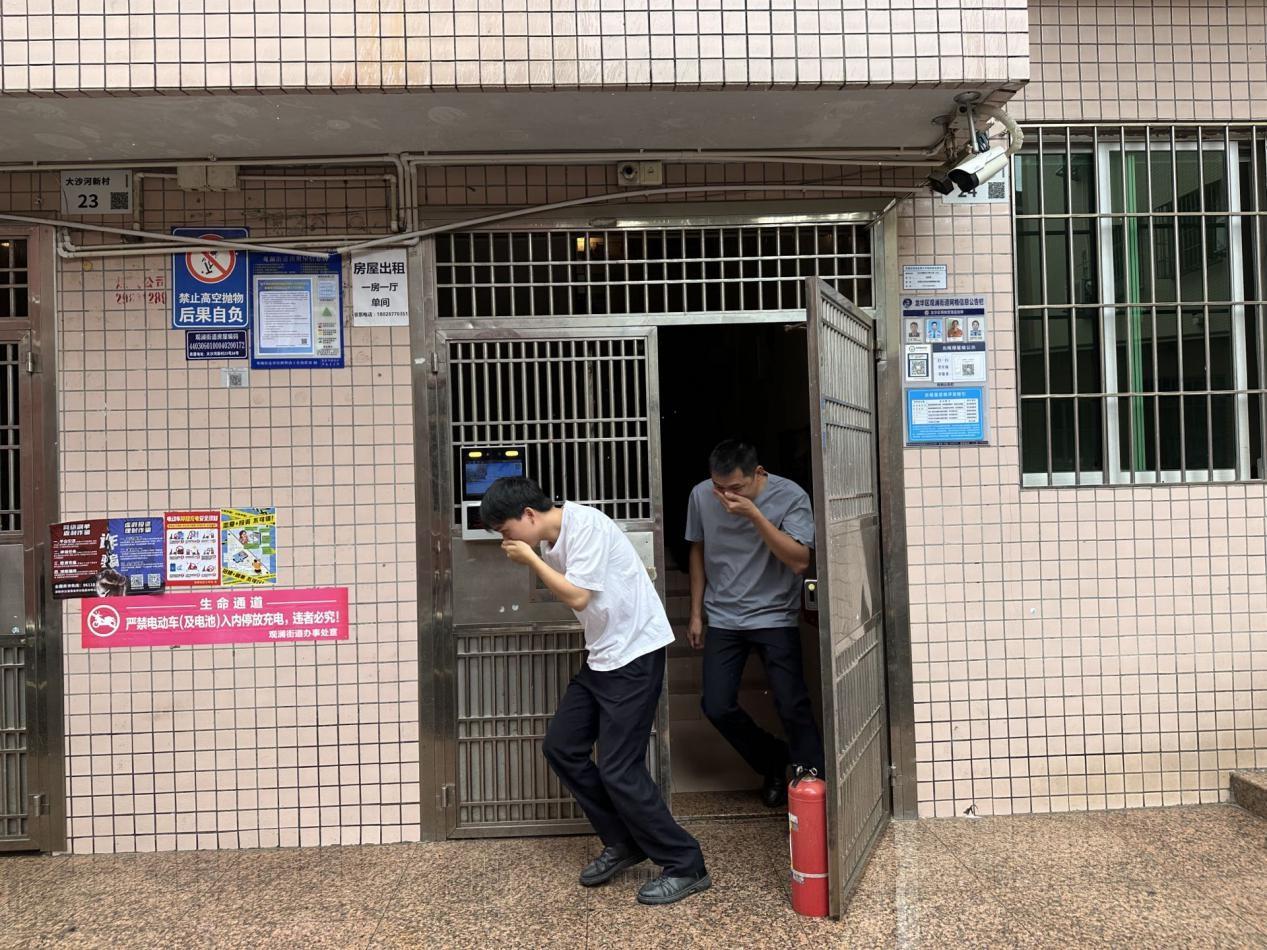 全民消防、生命至上！观澜街道桂香社区消防安全宣传活动及应急疏散逃生演练震撼来袭  第2张