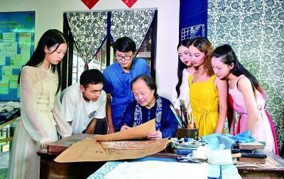 探寻非遗蓝印花布的神秘魅力，感受传统工艺的吉祥祝福