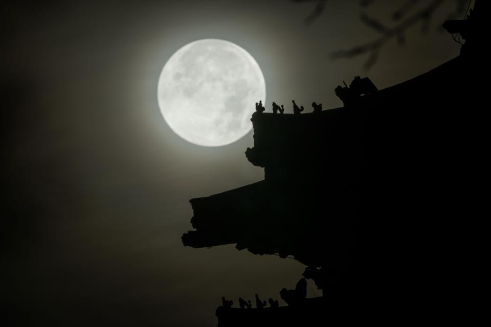 11 月 16 日超级月亮现身夜空，北方降温南方仍热，你感受到了吗？  第2张