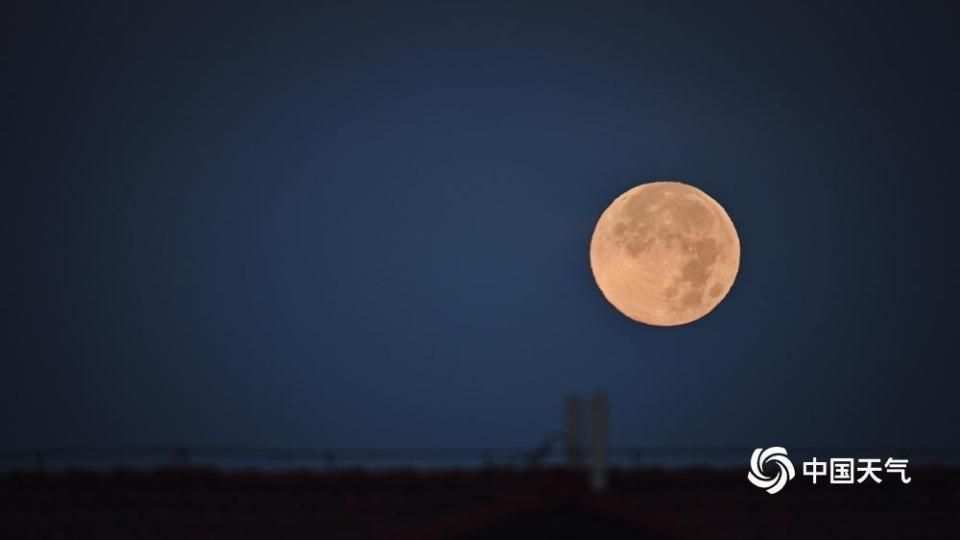 11 月 16 日超级月亮现身夜空，北方降温南方仍热，你感受到了吗？  第3张