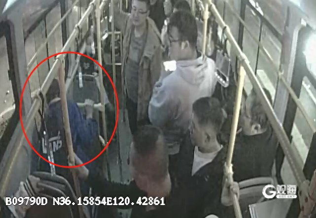 青岛公交车厢暖心事不断，驾驶员们的善行义举传递城市温度