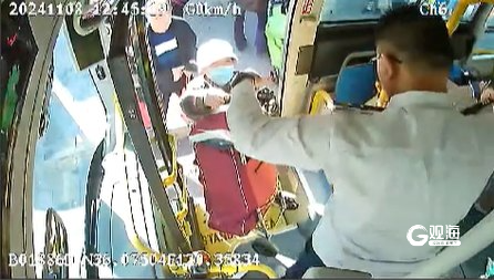 青岛公交车厢暖心事不断，驾驶员们的善行义举传递城市温度  第5张