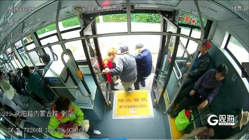 青岛公交车厢暖心事不断，驾驶员们的善行义举传递城市温度  第7张