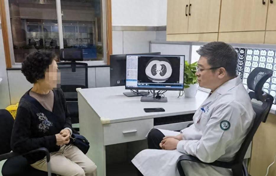 国际肺癌日！吸烟、家族史、慢性肺病……这些肺癌高危因素你知道吗？