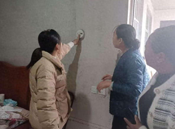 冬季取暖季，茶业口镇应急办深入各村，守护群众生命安全