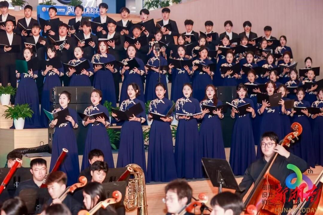 湖南信息学院杨圣长举办 2024 向往独唱交响音乐会，演绎经典，以音乐述情  第2张
