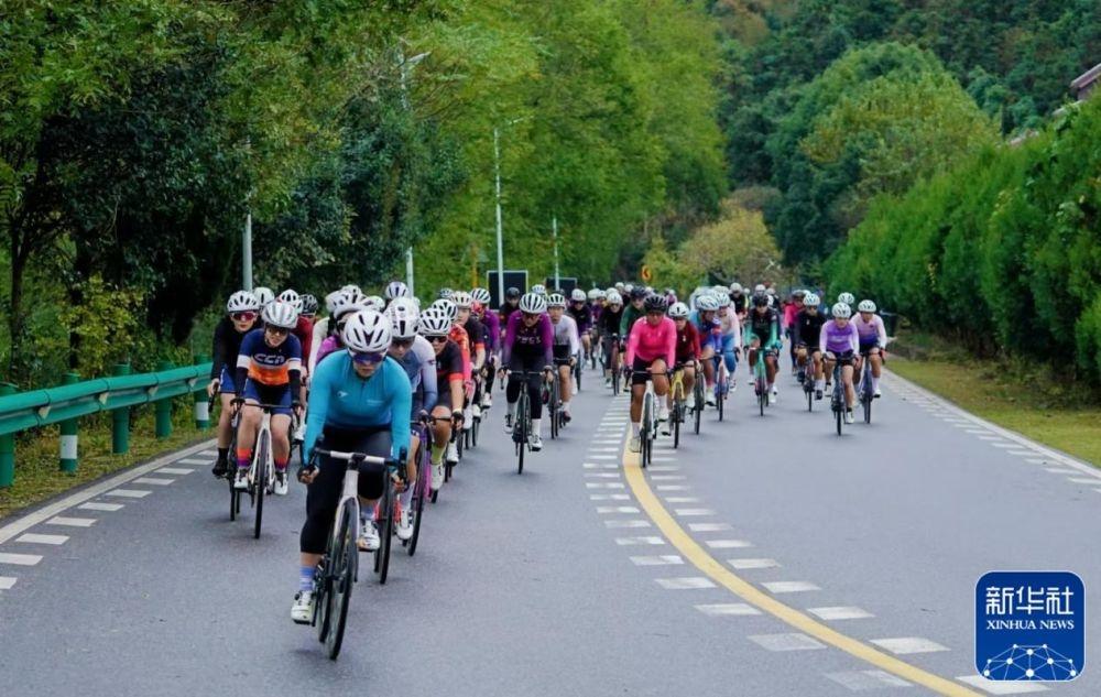 近 1300 名选手齐聚秋浦河畔，2024 中国·皖美山水骑行赛总决赛震撼发车  第2张