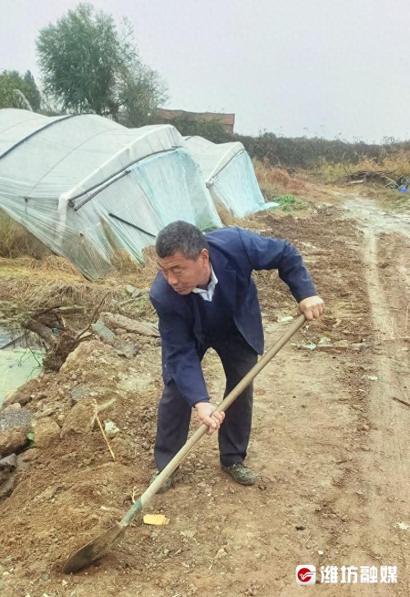 连续十多年义务为村民维修道路，这位吕师傅，你认识吗？