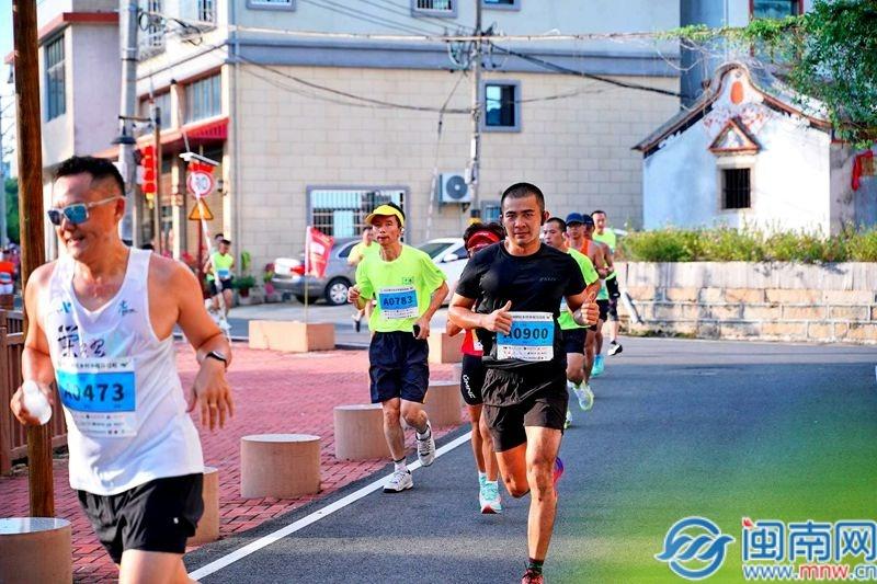2024 郭坑乡村半程马拉松赛激情开跑，2000 多名跑友在山水田园间突破自我  第3张