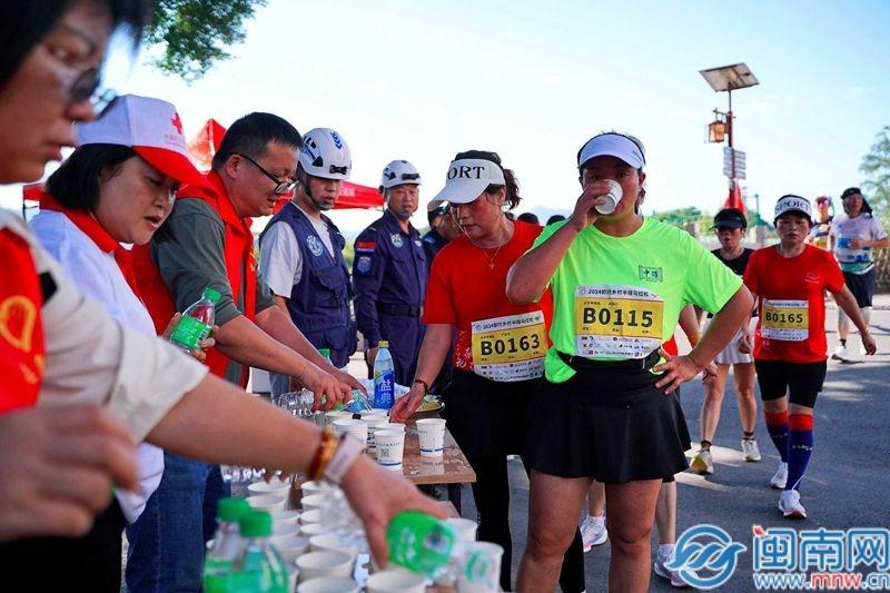 2024 郭坑乡村半程马拉松赛激情开跑，2000 多名跑友在山水田园间突破自我  第4张