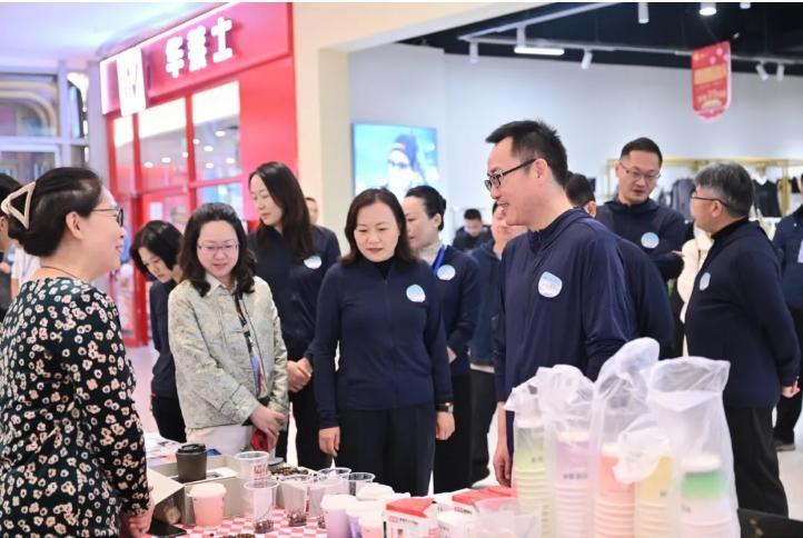 300 名职工宝山滨江热力开跑，感受城市之美，体验文化魅力  第3张