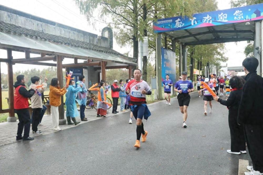 2024 沪浙乡村半程马拉松赛，3600 多名跑者绘就乡村美丽风景线  第1张
