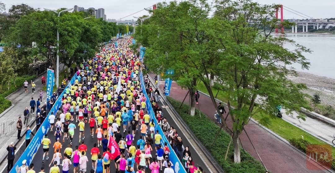 5000 人齐聚泸州江阳，半程马拉松赛激情开跑  第4张