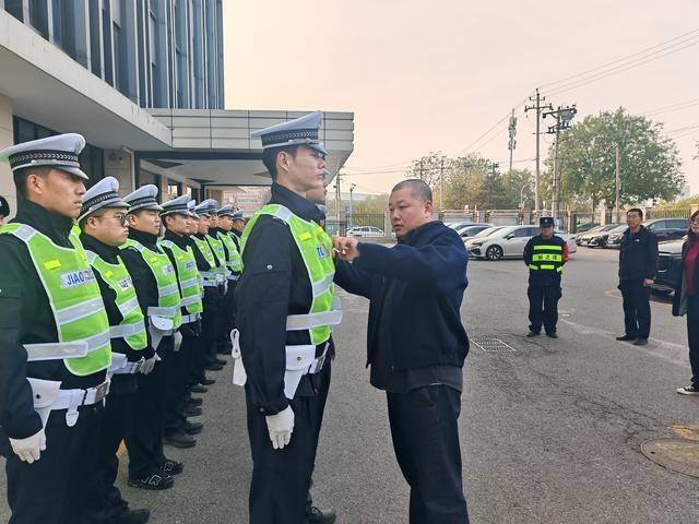 交通联勤队伍上岗，能否缓解北京三大站区 70%客流量的拥堵压力？  第2张
