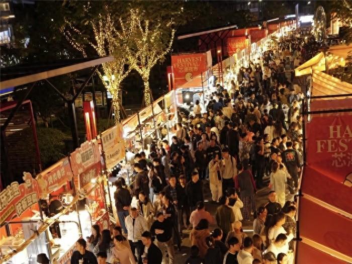 杭州这个夜市太火爆！100 块从头吃到尾，客流量突破 10 万