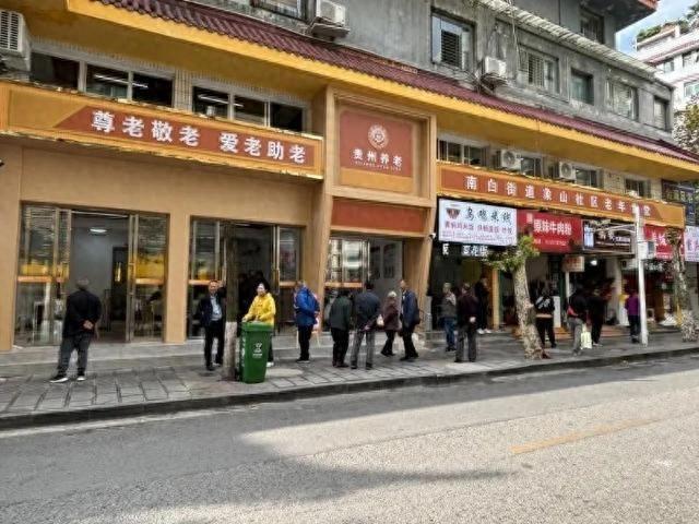 遵义这家老年食堂火了！菜品丰富、菜价亲民，让老人吃得舒心又放心