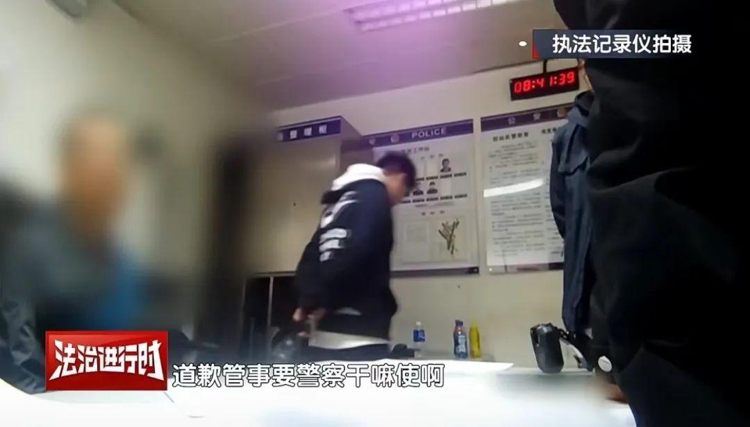地铁晚高峰遭遇色狼猥亵，女子竟这样做  第4张