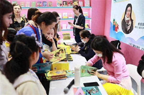 秦文君携男生贾里全传亮相上海国际童书展，你还不来吗？  第1张