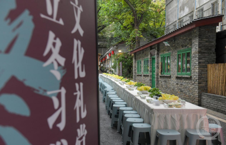 立冬节气，30 名骑手为社区老人送饺子和羊肉汤，温暖人心  第8张
