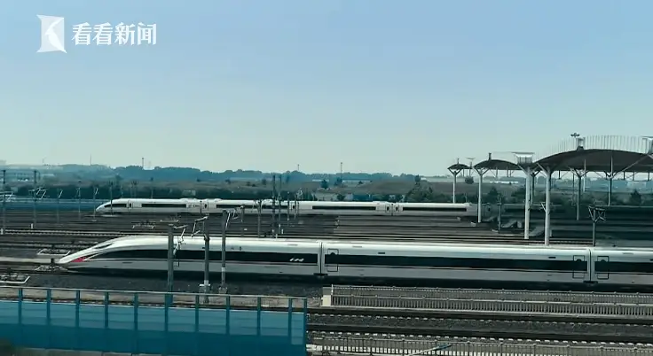 京沪高铁为何被称为班味最浓高铁？打工人在上面都在忙啥？  第3张
