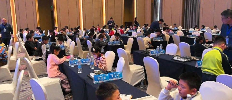全国国际象棋校际联赛哈尔滨站火热开赛，150 名棋手齐聚冰城