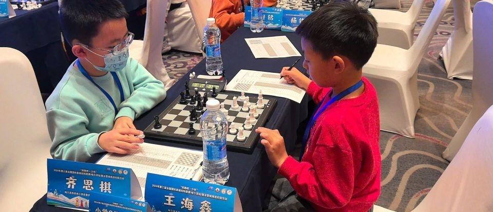 全国国际象棋校际联赛哈尔滨站火热开赛，150 名棋手齐聚冰城  第2张