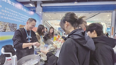 揭秘海洋经济新亮点：海岛大叔如何用优质海鲜征服你的味蕾？  第1张