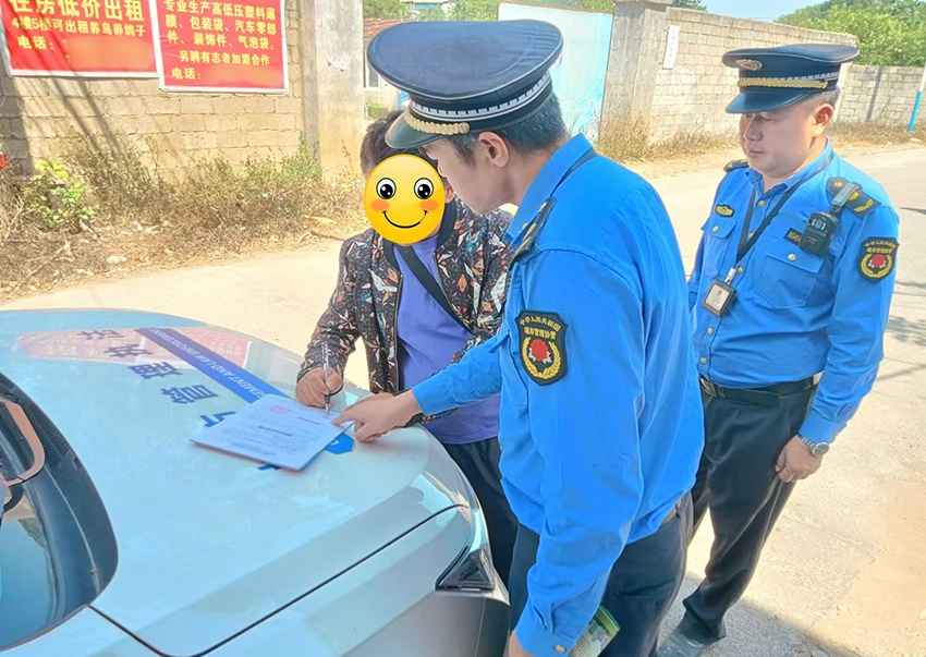 货车司机心存侥幸倒垃圾，执法人员火眼金睛当场抓获  第3张