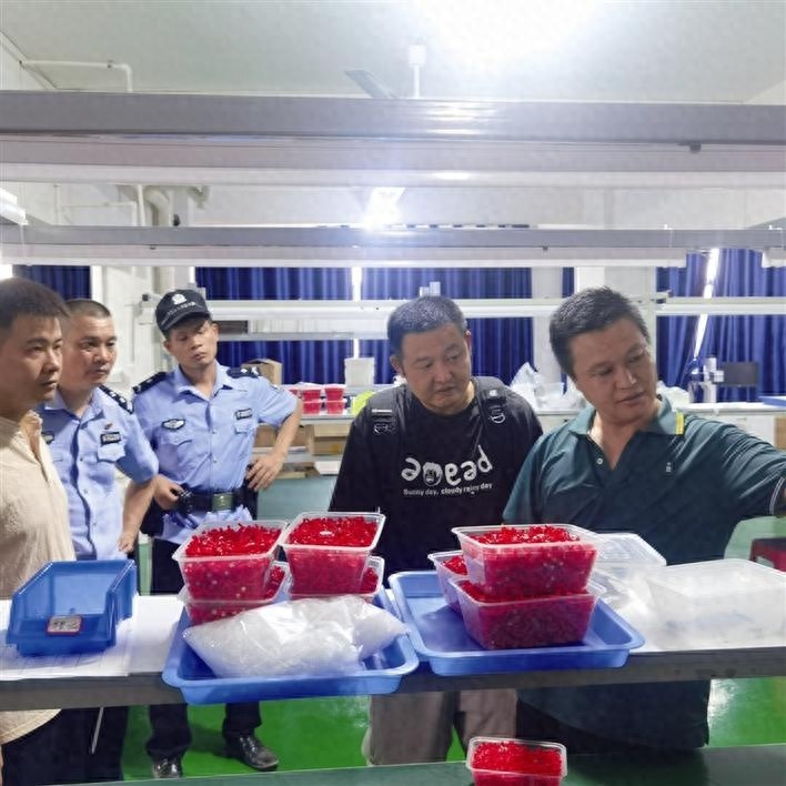 一条朋友圈引发的千万元大案：揭秘电子烟黑幕，警方跨省抓捕幕后主使  第1张