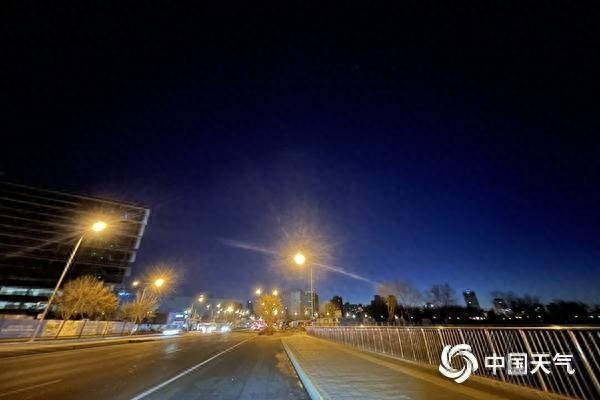 北京气温骤降！今明两天最低零下5℃，后天山区或将迎来小雪  第1张
