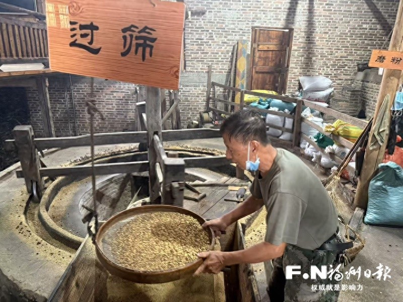 闽清百年油坊冬日丰收:传统技艺榨油,茶香四溢,年产30吨 第1张 闽清百年油坊冬日丰收:传统技艺榨油,茶香四溢,年产30吨 第1张