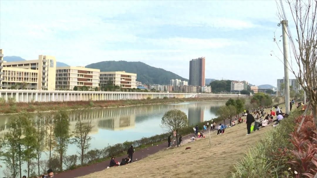 亲水公园美景如画，但这些不文明行为正在悄悄破坏它
