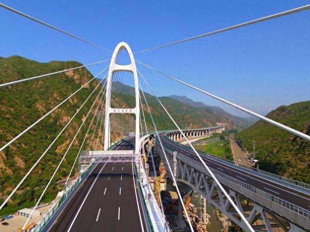 京蔚高速即将全线通车，北京至河北蔚县通行时间缩短至2小时以内，古树群保护成亮点  第1张