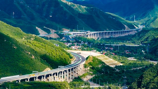 京蔚高速即将全线通车，北京至河北蔚县通行时间缩短至2小时以内，古树群保护成亮点  第5张