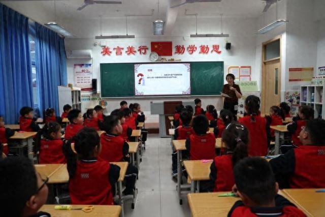 惊！家长进课堂，孩子们竟被这项非遗艺术深深吸引，现场惊叹声不断