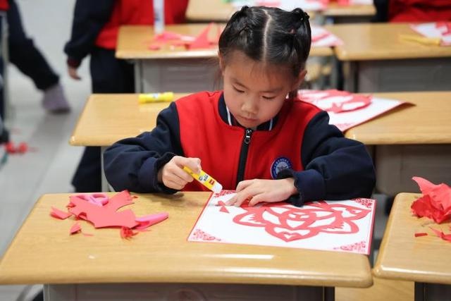 惊！家长进课堂，孩子们竟被这项非遗艺术深深吸引，现场惊叹声不断  第4张